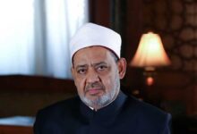 شيخ الأزهر يقدم دعما إنسانيا وماديا لأسرة الطالب الإندونيسي "شهيد العلم"