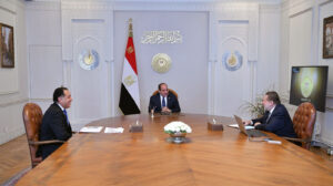 الرئيس السيسي يوجه بتوفير الظروف الملائمة لجذب مزيد من الاستثمارات الأجنبية 