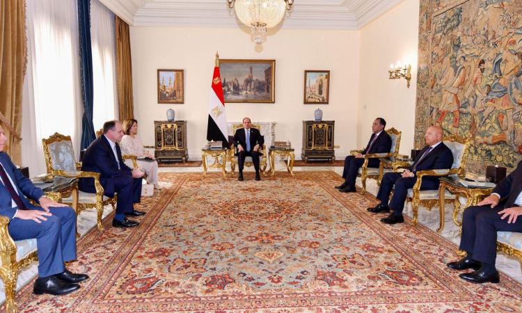 الرئيس السيسي: مصر تتطلع لإنشاء منطقة صناعية أمريكية بإقتصادية قناة السويس وتصبح مركزاً صناعيا كبيراً للصناعات الامريكية 