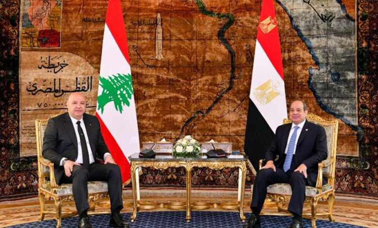 الرئيس السيسي يبحث مع نظيره اللبناني استعادة الاستقرار الإقليمي 