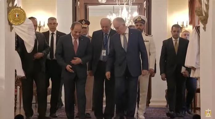 الرئيس السيسي يغادر قصر الرئاسة في العاصمة اليونانية أثينا متوجهًا إلى مبنى رئاسة الوزراء 