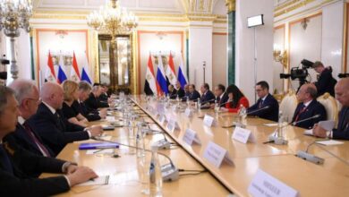 السيسي وبوتين يتفقان على السعي لزيادة أعداد السائحين الروس القادمين إلى مصر 