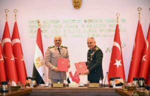المتحدث العسكرى : رئيس أركان حرب القوات المسلحة يعود إلى أرض الوطن زيارة مثمرة وناحجة لدولة تركيا 