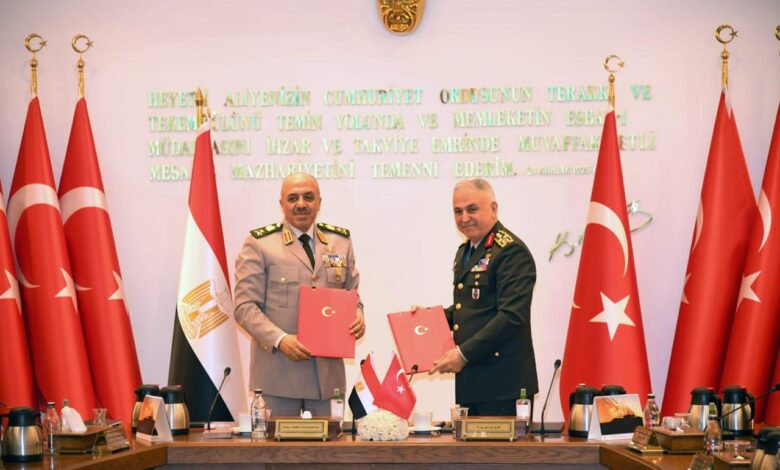المتحدث العسكرى : رئيس أركان حرب القوات المسلحة يعود إلى أرض الوطن زيارة مثمرة وناحجة لدولة تركيا 