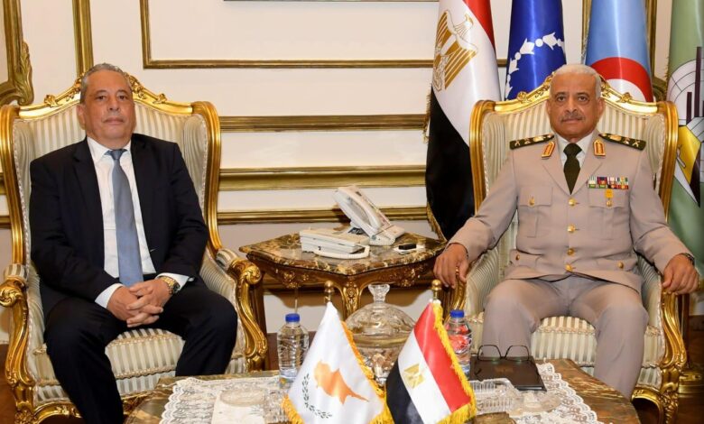 وزير الدفاع والإنتاج الحربى يلتقى وزير الدفاع القبرصى 