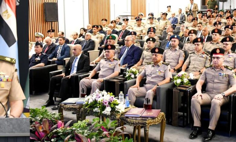 وزير الدفاع والإنتاج الحربى يشهد مناقشة البحث الرئيسى لمركز الدراسات الإستراتيجيةللقوات المسلحة 