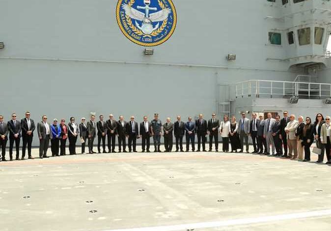 المتحدث العسكرى : القوات البحرية تستقبل وفدًا من أعضاء النادى البحري للنيابة الإدارية 