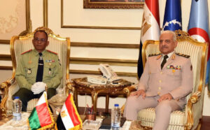 وزير الدفاع ونظيره بدولة مدغشقر يبحثان أوجه التعاون العسكري بين البلدين  
