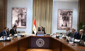 رئيس الوزراء يتابع الموقف التنفيذي لتطوير أرض مطار إمبابة ومنطقة عزيز عزت 