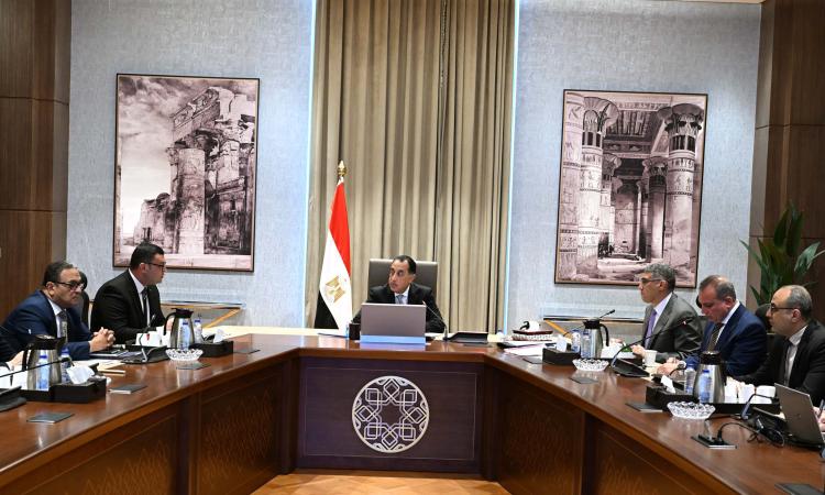 رئيس الوزراء يتابع الموقف التنفيذي لتطوير أرض مطار إمبابة ومنطقة عزيز عزت 