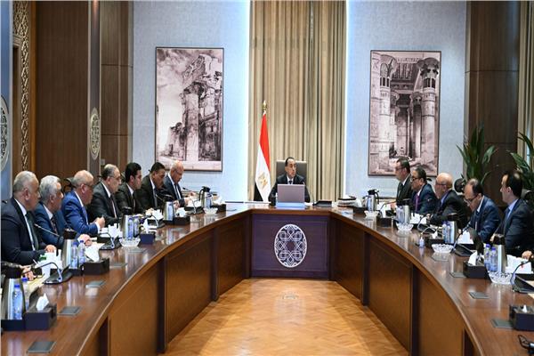 رئيس الوزراء يتابع مستجدات الموقف التنفيذي لمشروع تطوير مدينة رأس الحكمة 