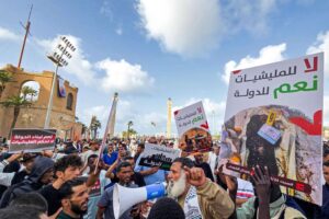 الدبيبة يواجه الاحتجاجات الشعبية بالترهيب وفرض الولاء القسري