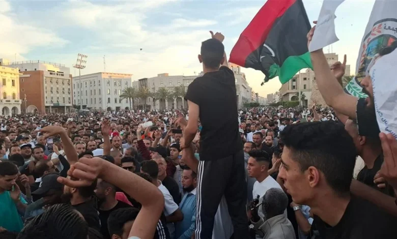 أحداث ليبيا الآن.. مظاهرات كبيرة واستقالات بالجملة بحكومة الدبيبة والإفتاء: «مشبوهة» (فيديو) 