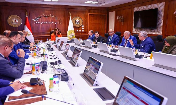 وزيرة التنمية المحلية تترأس اجتماع اللجنة العليا لتراخيص المحال العامة 