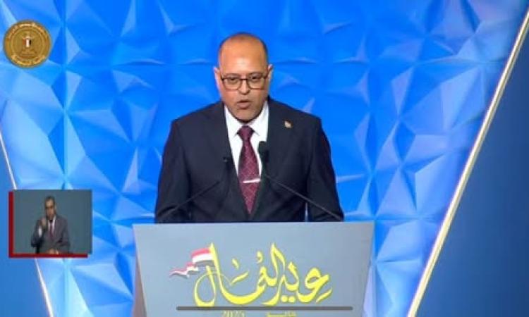 وزير العمل: عمال مصر يقفون صفا واحدا خلف قيادة الرئيس السيسي الحكيمة 