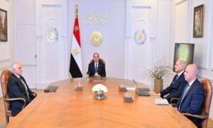 الرئيس السيسي يصدق على إطلاق مبادرة "مصر معاكم" للأبناء القصر للشهداء