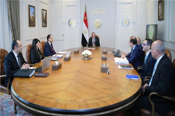 السيسي يوجه بتطوير شركات قطاع الأعمال وتعزيز الشراكة مع القطاع الخاص 