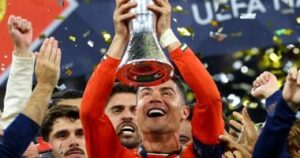 رونالدو يقود البرتغال للقب دورى الأمم الأوروبية على حساب إسبانيا.. الأسطورة يتوج باللقب الثالث مع منتخب بلاده.. وينهمر بالبكاء بعد حسم اللقب بركلات الترجيح وتسجيل هدف قبل استبداله.. فيديو وصور 