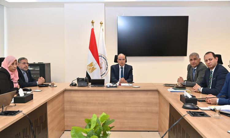 فى زيارة مفاجئة " سويلم "ينهى تكليف رئيس الإدارة المركزية للموارد المائية بالبحيرة 