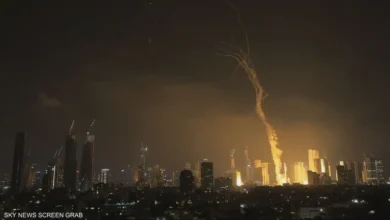  إيران تطلق صواريخ باتجاه إسرائيل .. وإصابة مبنى سكني 