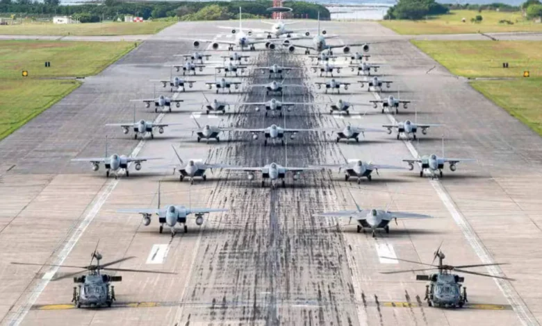 الإعلام الياباني: انفجار بقاعدة كادينا الجوية الأمريكية في اليابان وأنباء عن إصابات