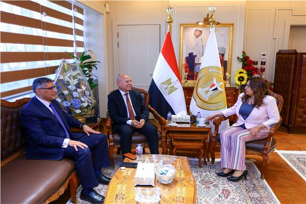 منال عوض تتابع مع محافظي القاهرة والجيزة المشروعات التنموية والخدمية 