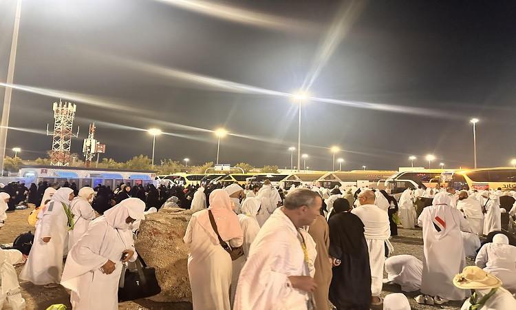 وصول حجاج بعثة القرعة إلى مخيمات منى وتسكينهم بنجاح