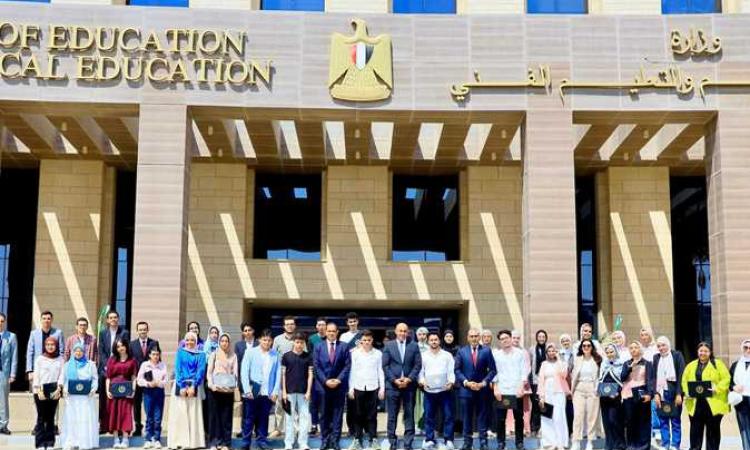 وزير التعليم يكرم أوائل الثانوية العامة: مصدر فخر واعتزاز للدولة المصرية 