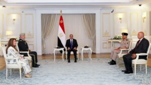 الرئيس عبد الفتاح السيسي يستقبل قائد القيادة المركزية الأمريكية 