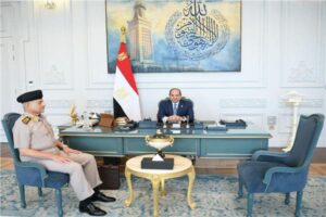 الرئيس السيسي يستقبل وزير الدفاع والإنتاج الحربي بمدينة العلمين الجديدة 