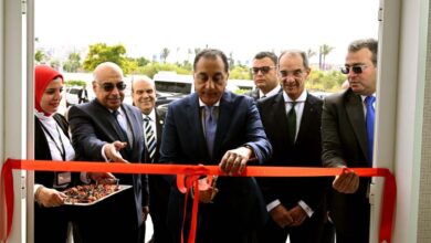 رئيس الوزراء يفتتح مجمع الشهر العقارى والتوثيق بالعلمين الجديدة