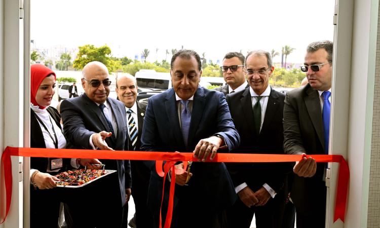 رئيس الوزراء يفتتح مجمع الشهر العقارى والتوثيق بالعلمين الجديدة 