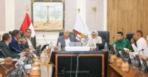 محافظ الوادي الجديد يبحث موقف ملفات التقنين والتصالح بمراكز المحافظة