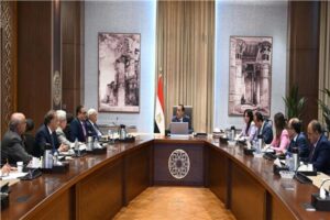 مدبولى يستعرض تقريرًا حول موقف تقديم خدمات الشهر العقاري من المنافذ البريدية