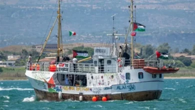 البحرية الإسرائيلية تقتحم السفينة "حنظلة" قرب سواحل غزة 