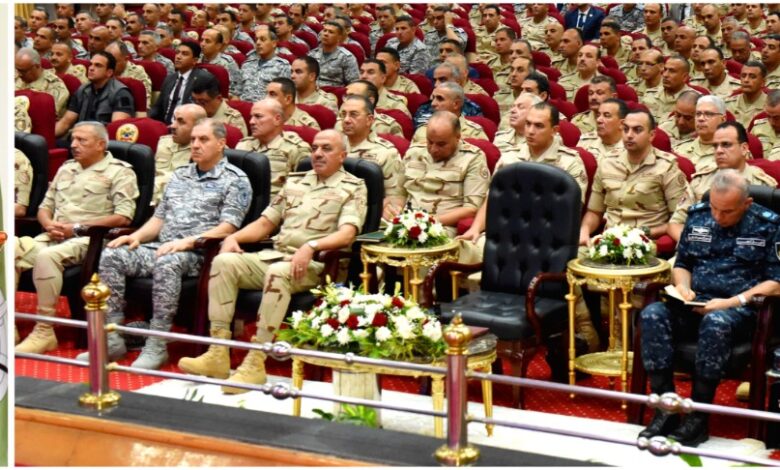 وزير الدفاع يلتقى عدداً من قادة وضباط القوات المسلحة بقيادة المنطقة المركزية العسكرية