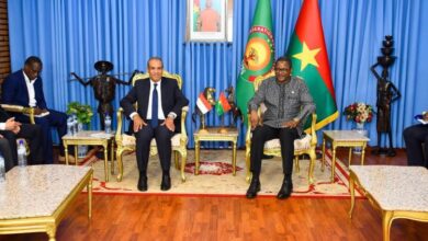 خلال لقائه مع وزير خارجية بوركينا فاسوعبد العاطي يؤكد الأهمية التي توليها مصر لدعم العلاقات مع بوركينا فاسو