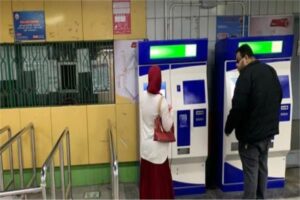 وزارة النقل: ضبط شخص خرب ماكينات صرف تذاكر المترو بمحطة البحوث 