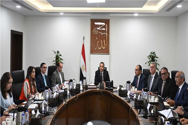 رئيس الوزراء يُتابع موقف تنفيذ برنامج الطروحات الحكومية