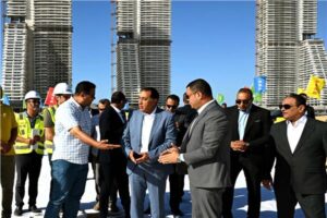 رئيس الوزراء يتفقد أعمال مشروعات "أبراج الداون تاون" بمدينة العلمين الجديدة