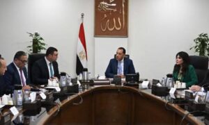 رئيس الوزراء يتابع موقف تقنين الأراضي المضافة لعدد من المدن الجديدة 