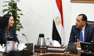 مدبولي يتابع مع وزيرة التضامن مساعدات "تكافل وكرامة" للمستفيدين