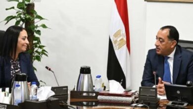 مدبولي يتابع مع وزيرة التضامن مساعدات "تكافل وكرامة" للمستفيدين 