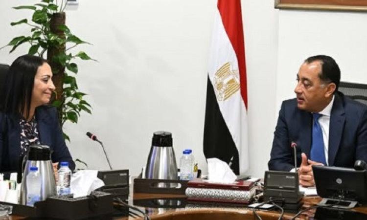 مدبولي يتابع مع وزيرة التضامن مساعدات "تكافل وكرامة" للمستفيدين 