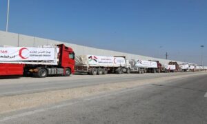 الهلال الأحمر يوسع سلال الإمداد الغذائي إلى غزة لتشمل الخبز الطازج 