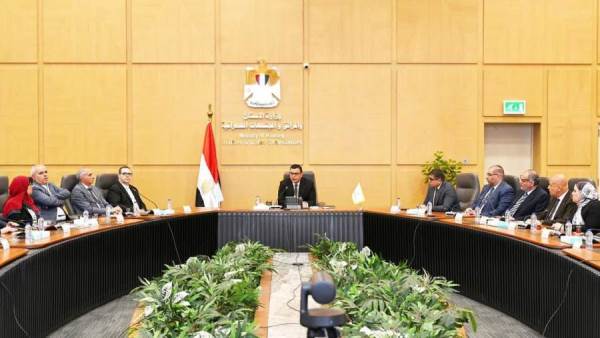 وزير الإسكان يتابع توفيق أوضاع أراضي المدن الجديدة.. ويوجه بسرعة إنهاء التقنين وفق خطط زمنية واضحة 