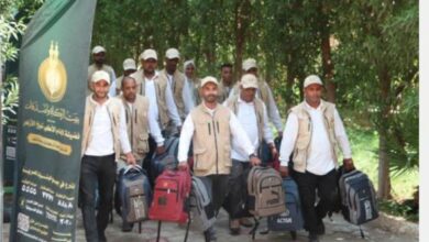 شيخ الأزهر يشارك التلاميذ فرحتهم لإطلاق بيت الزكاة حملة "إلى المدرسة"