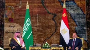 الرئيس المصري يصل إلى السعودية لعقد جلسة مباحثات في نيوم