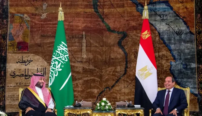 الرئيس المصري يصل إلى السعودية لعقد جلسة مباحثات في نيوم