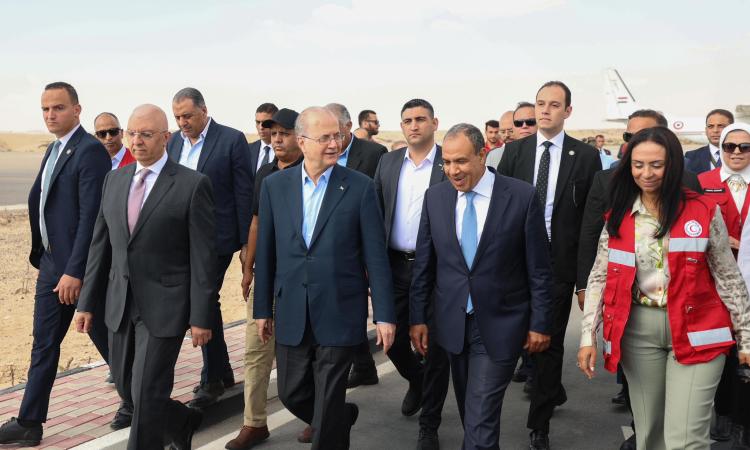 وزير الخارجية ورئيس وزراء فلسطين يتفقدان الجانب المصري من ميناء رفح البري 